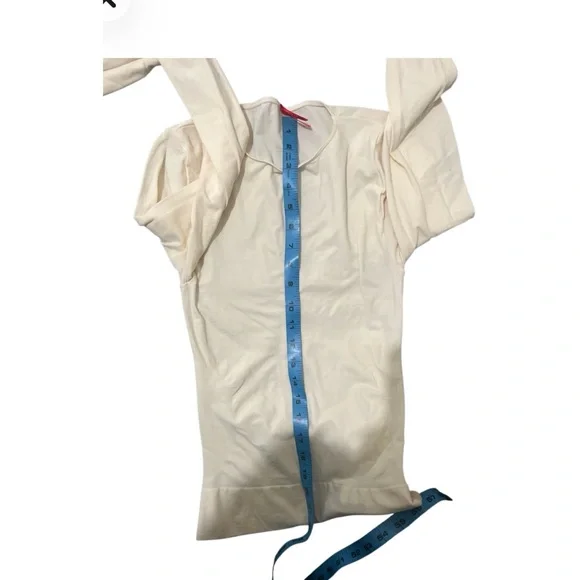 Spanx Classic Longsleeve Vanilla tummy control slimming top - Picture 4 of 5